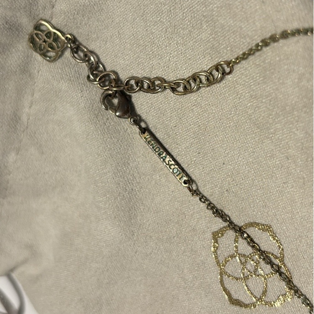 [Kendra Scott] Ever Short Pendant Necklace in Gold, Dichroic Glass, Adjustable - Picture 10 of 11